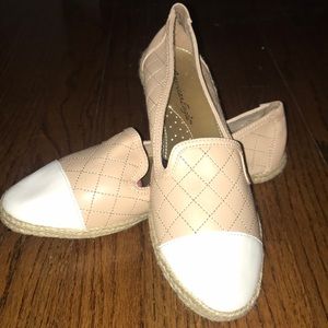 Cute and trendy tan and white flats!